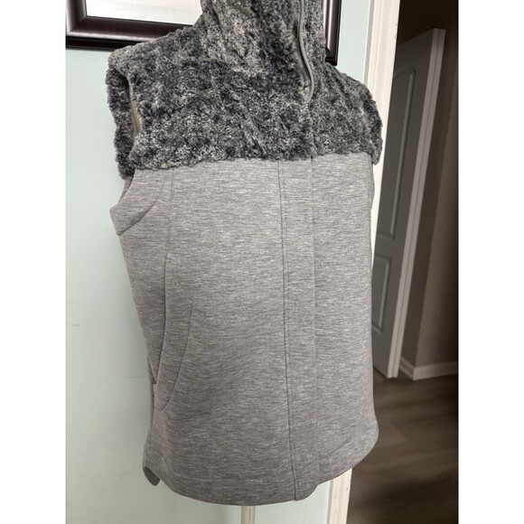 Women's Gray North Face Hybrination Thermal 3D Vest Faux Fur Trim Size M - Picture 2 of 14